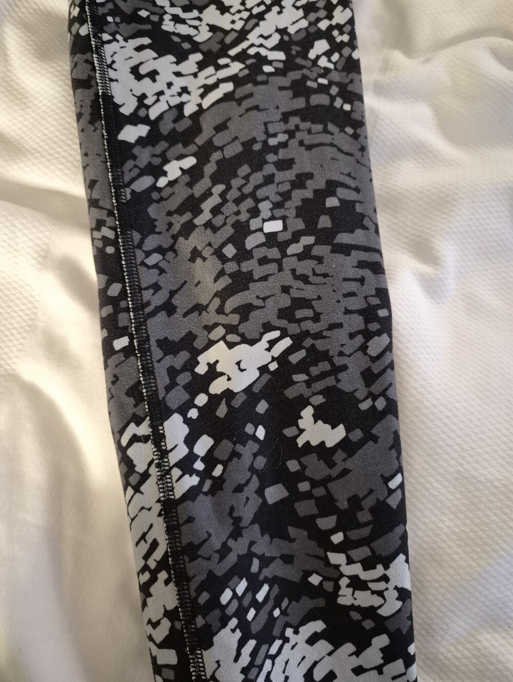 Nike Women’s Dri Fit Camo Performance Jeggings - Picture 3 of 8
